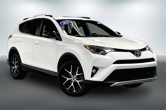 Used 2016 Toyota RAV4 SE image 1