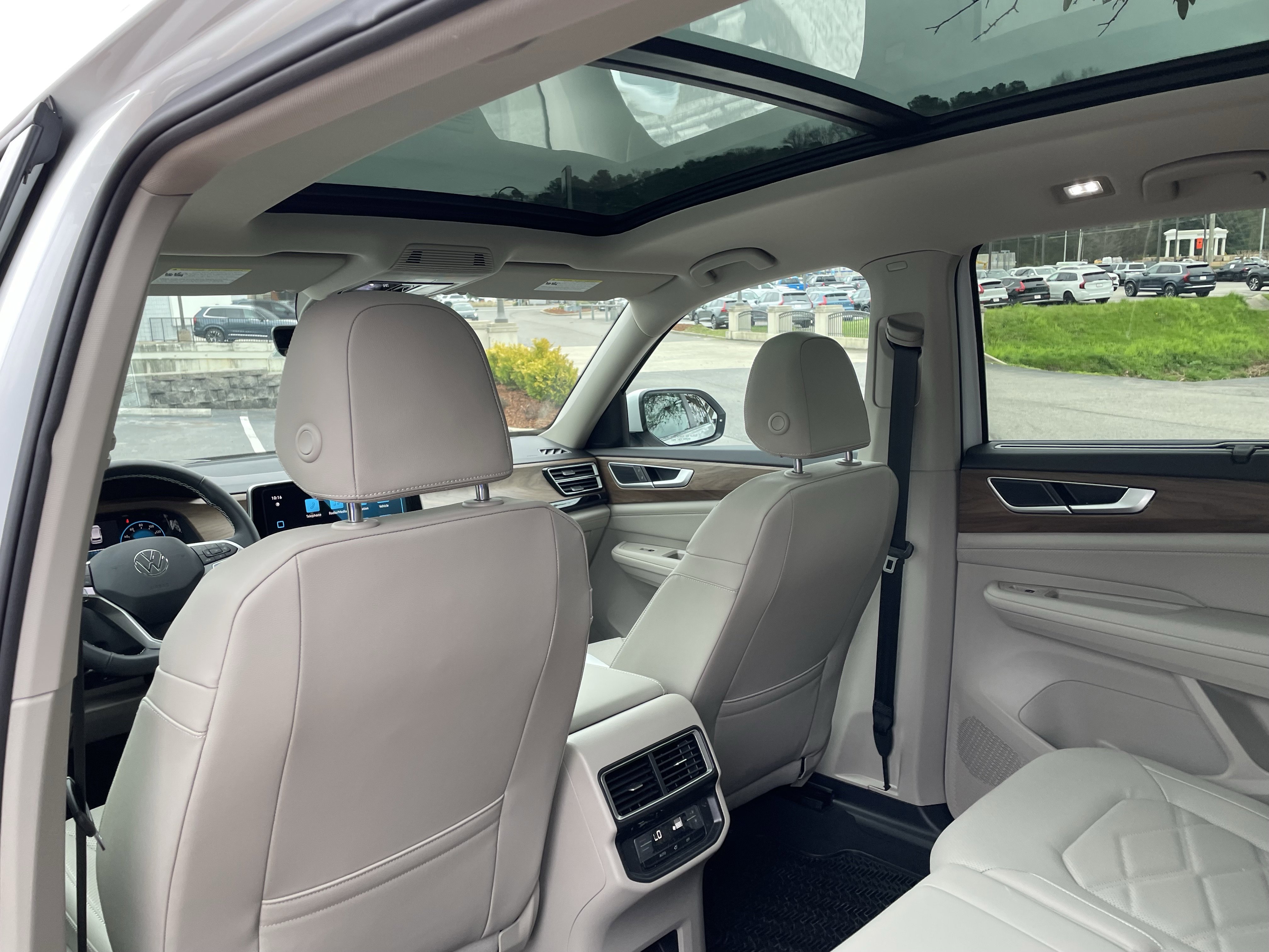 New 2026 Volkswagen Atlas SE image 13