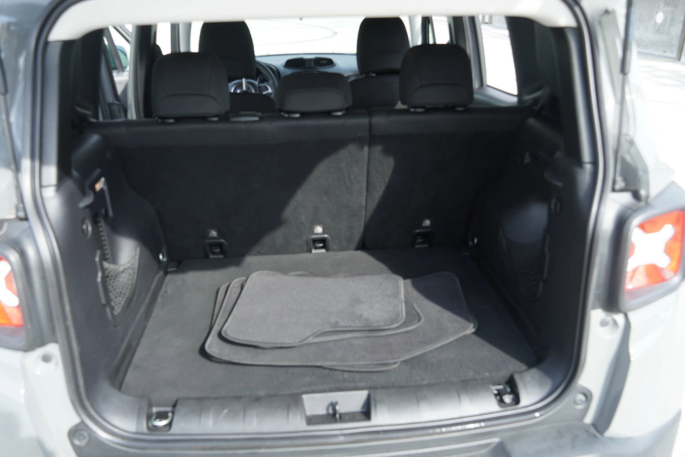 Used 2019 Jeep Renegade Latitude image 30