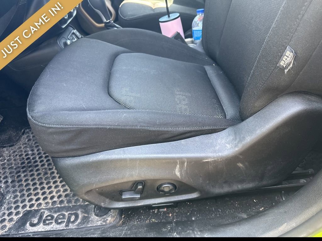 Used 2017 Jeep Renegade Latitude w/ Popular Equipment Group AWD/4WD image 7