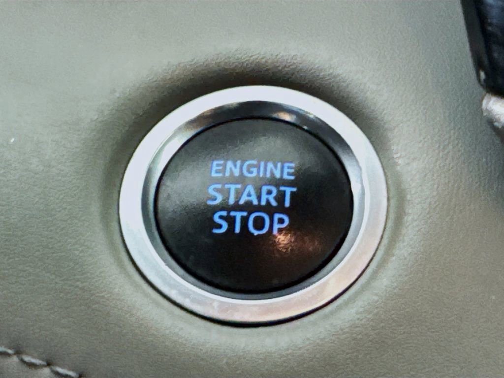 Used 2020 Toyota Highlander XLE FWD image 19