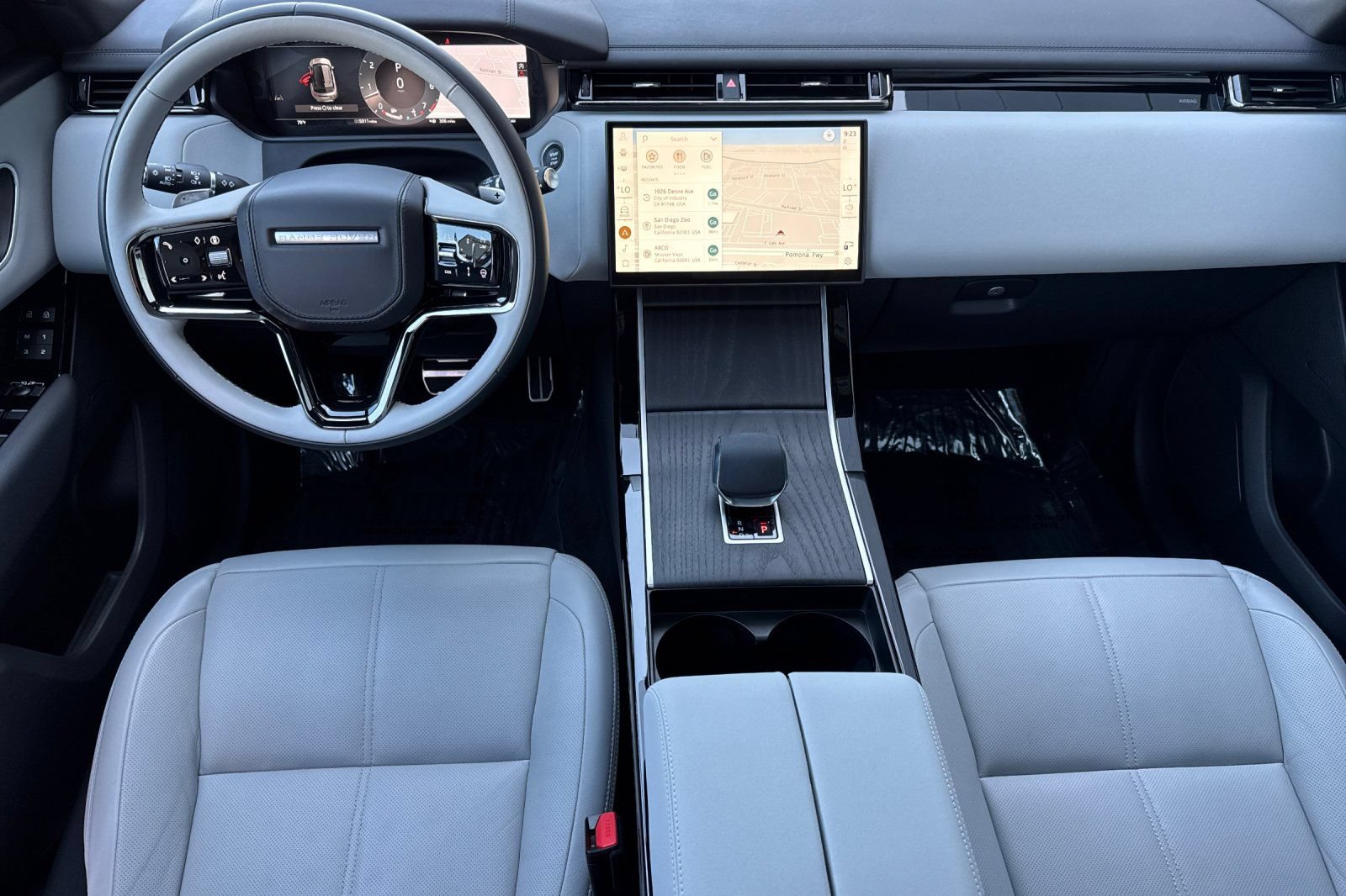Certified 2026 Land Rover Range Rover Velar Dynamic SE AWD/4WD image 14