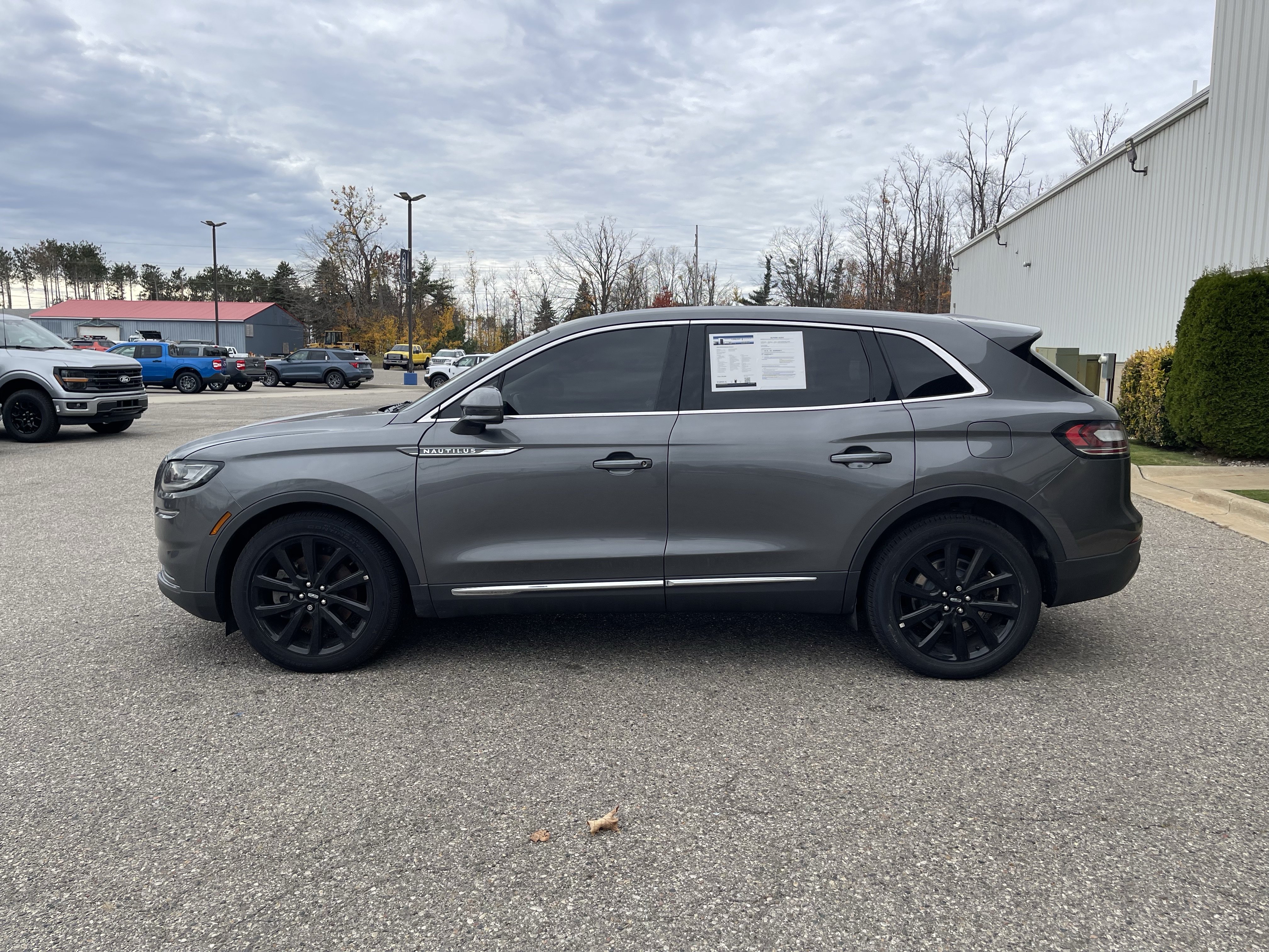 Used 2023 Lincoln Nautilus Reserve w/ Monochromatic Package AWD/4WD image 8