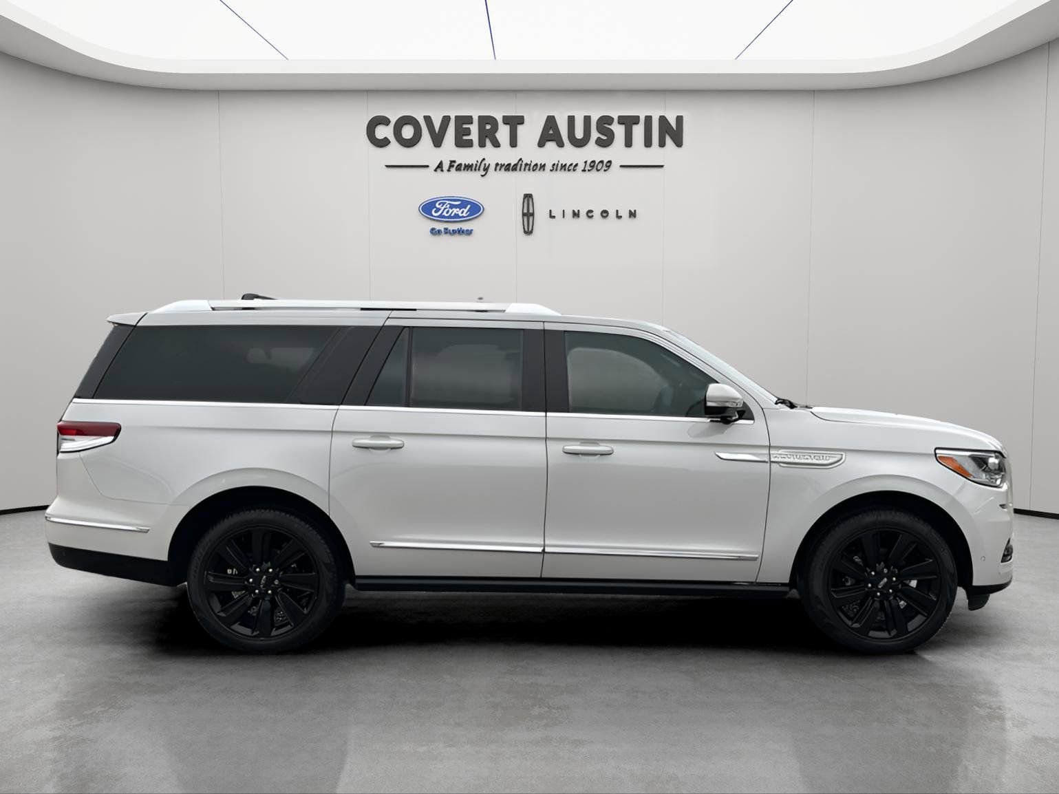 Certified 2024 Lincoln Navigator L Reserve image 6