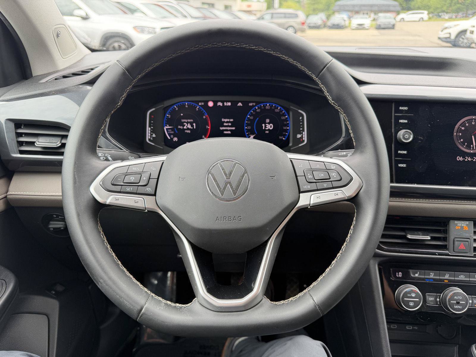 Used 2022 Volkswagen Taos SEL AWD/4WD image 12
