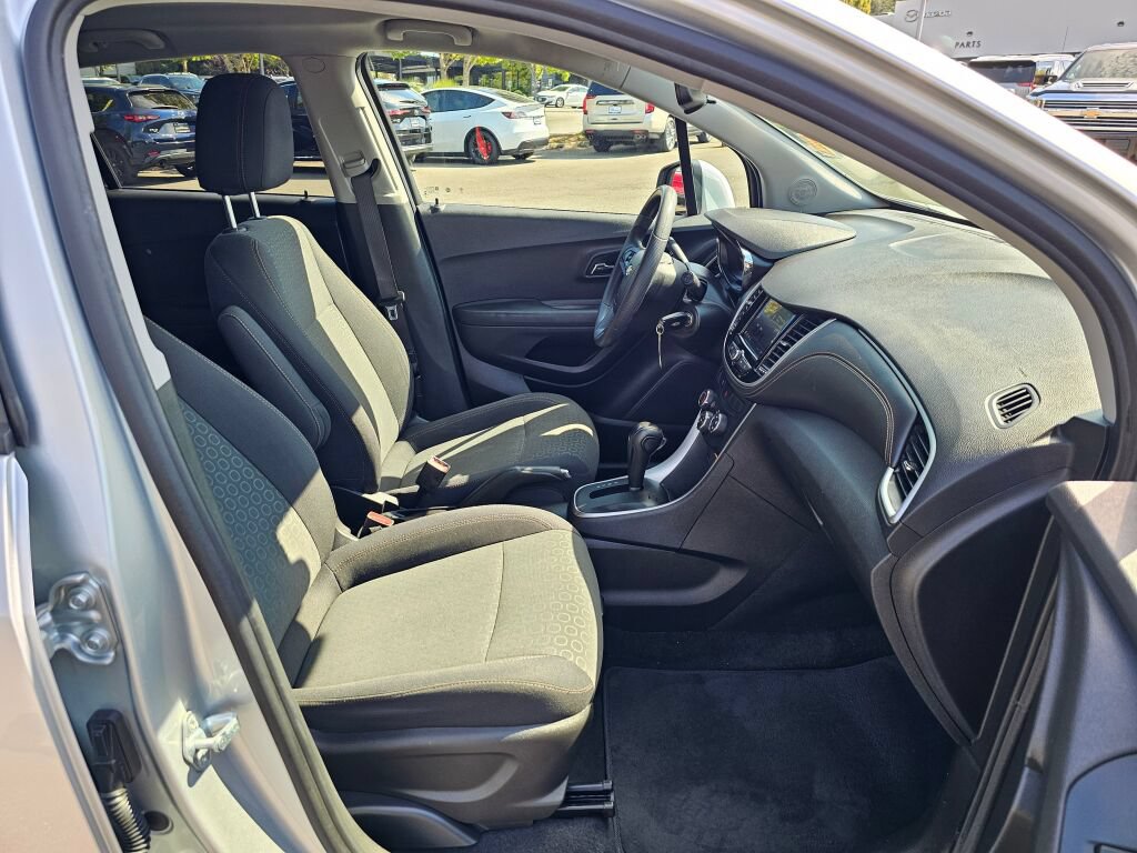 Used 2020 Chevrolet Trax LS w/ Tint and Cruise Package AWD/4WD image 27