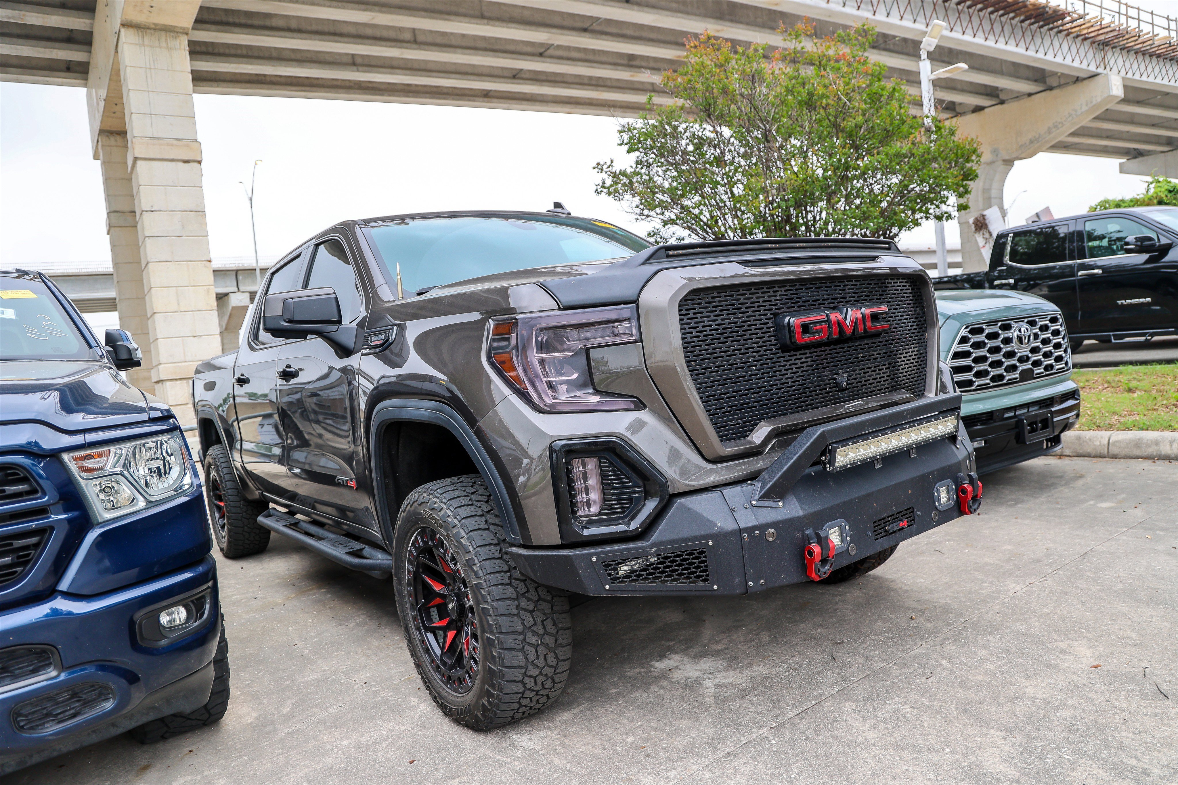 Used 2020 GMC Sierra 1500 AT4 w/ AT4 Premium Package AWD/4WD image 6