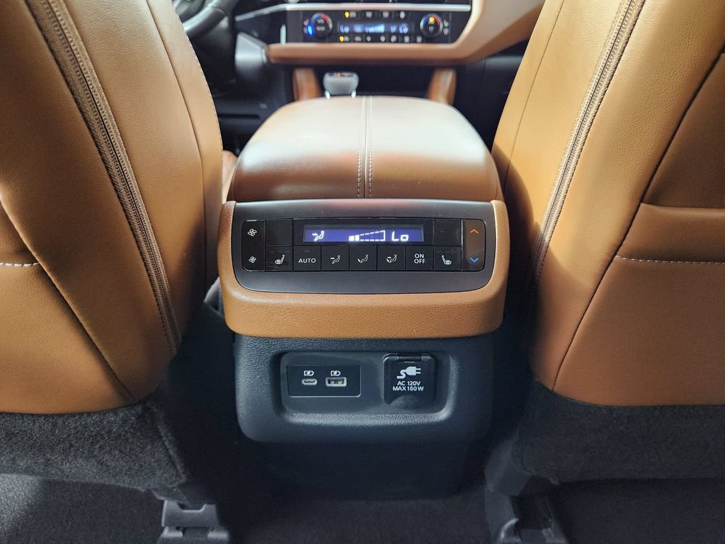 Used 2023 Nissan Pathfinder Platinum AWD/4WD image 18