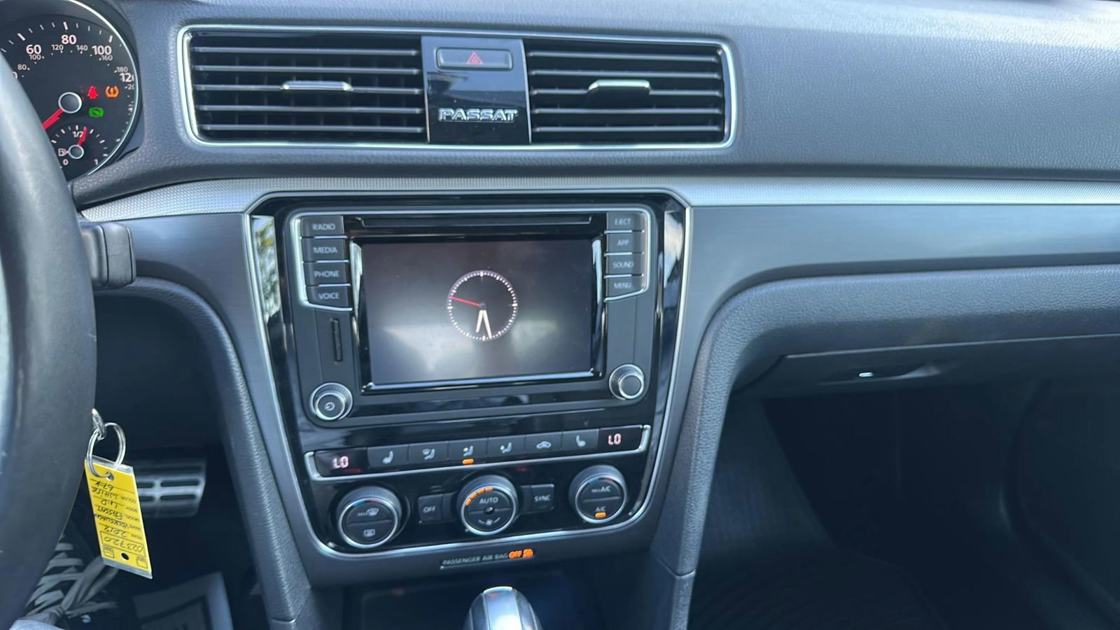 Used 2018 Volkswagen Passat 2.0T R-Line w/ R-Line Lighting Package FWD image 24