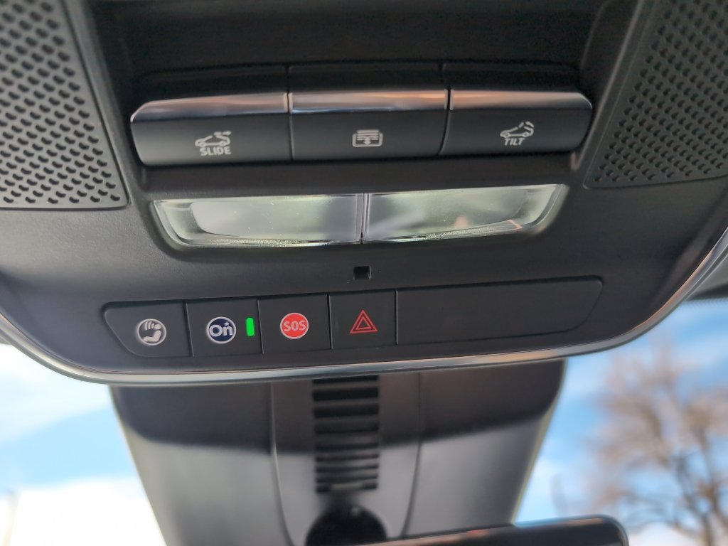 Used 2025 Chevrolet Traverse RS image 15