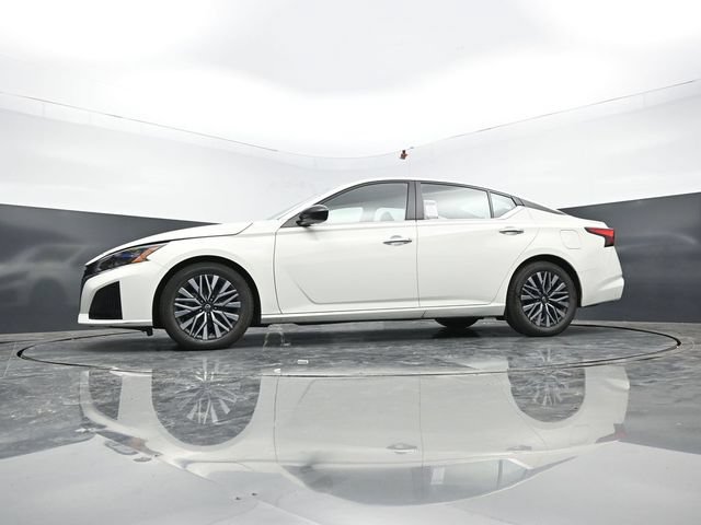 Used 2025 Nissan Altima 2.5 SV FWD image 54