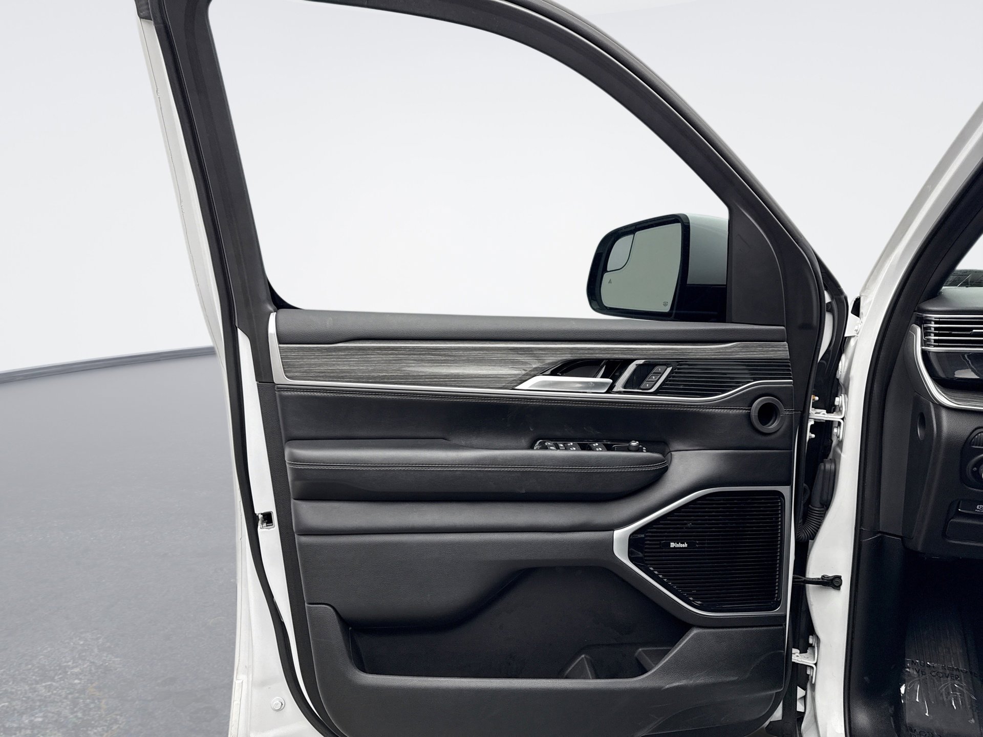 Used 2022 Jeep Wagoneer Series III w/ Premium Group I image 9