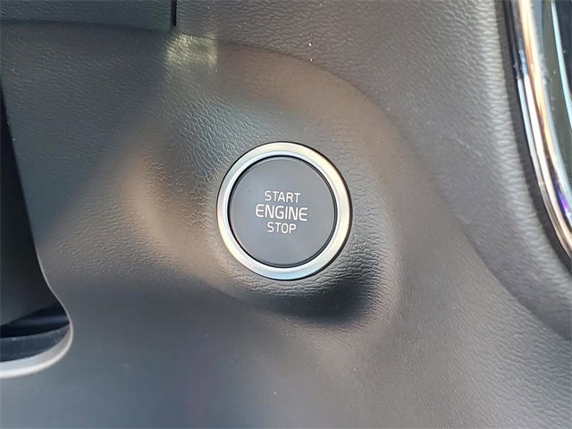 Certified 2025 Volvo XC40 B5 Core w/ Protection Package Premier image 21