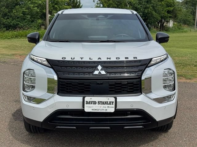 Used 2024 Mitsubishi Outlander SE Black Edition FWD image 2