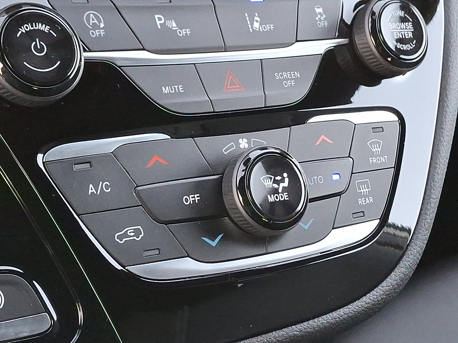 New 2026 Chrysler Pacifica Select AWD/4WD image 12