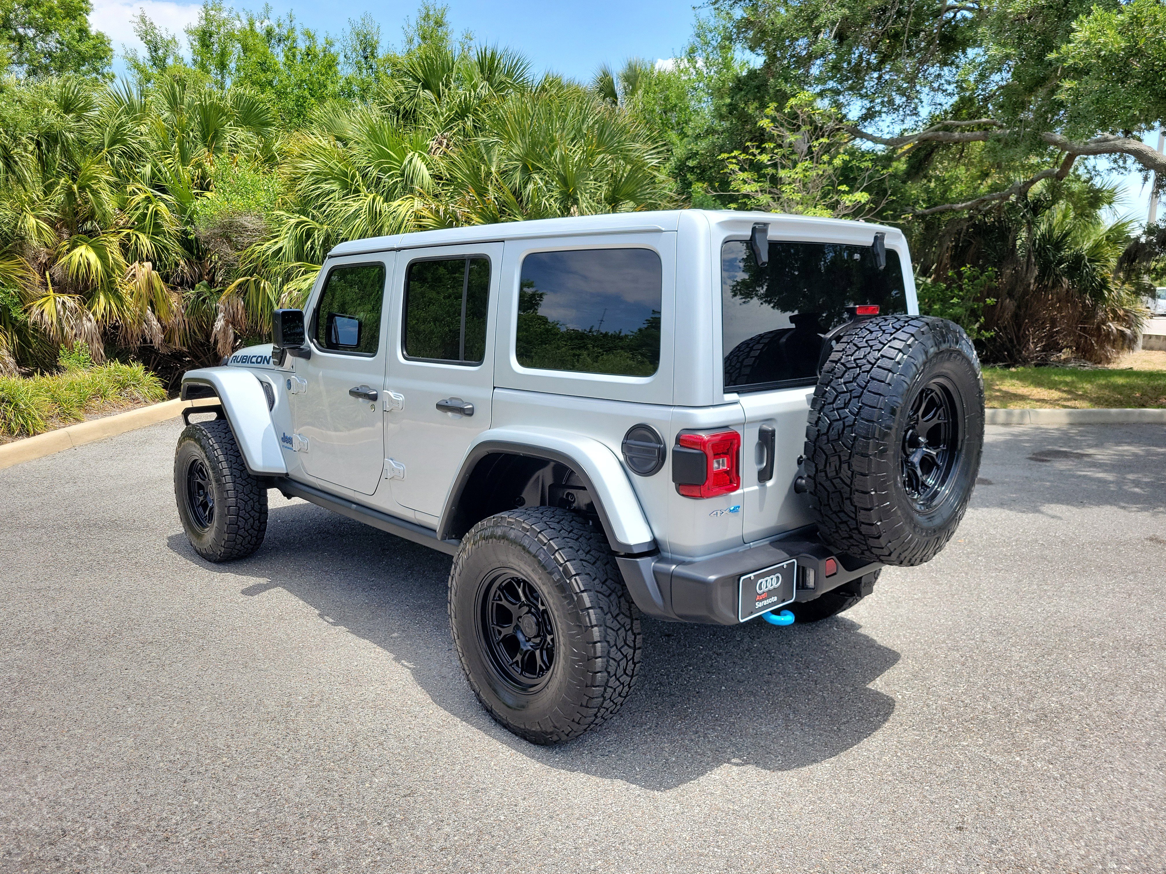 Used 2023 Jeep Wrangler Unlimited Rubicon 4xe AWD/4WD image 6