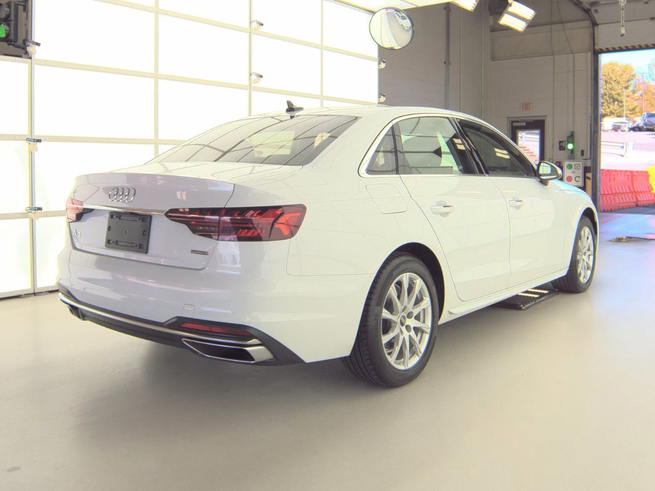 Used 2022 Audi A4 2.0T Premium image 2