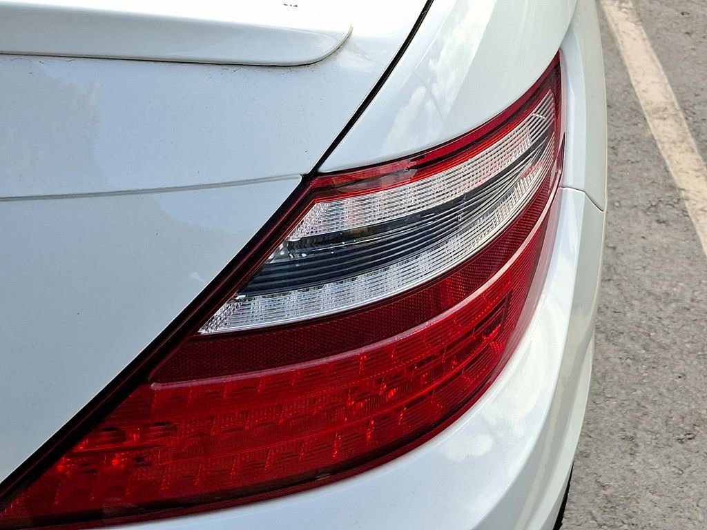 Used 2013 Mercedes-Benz SLK 350 image 10