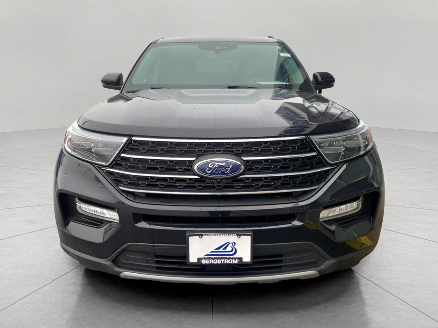 Used 2023 Ford Explorer XLT w/ Equipment Group 202A image 3