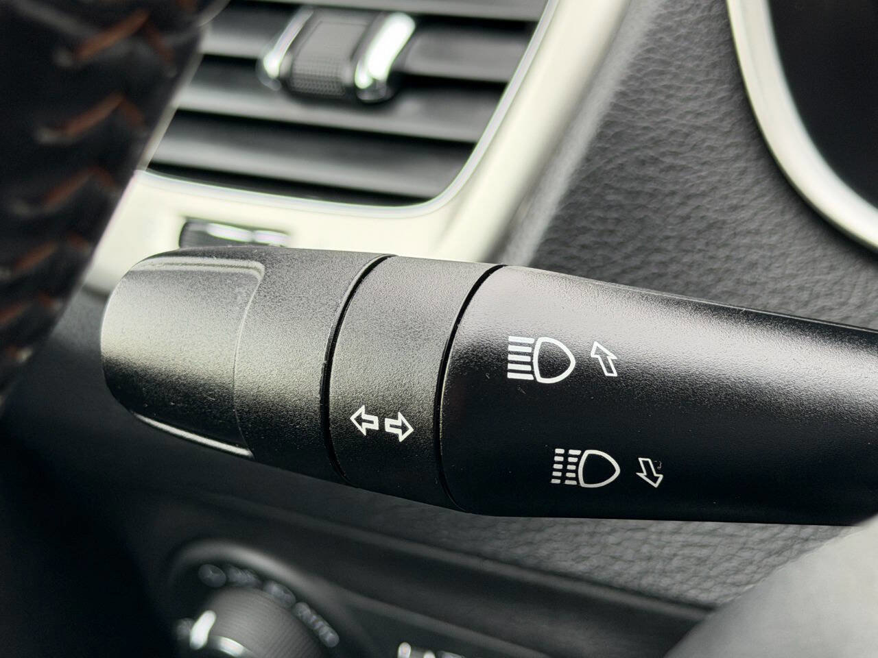 Used 2019 Jeep Compass Latitude image 36