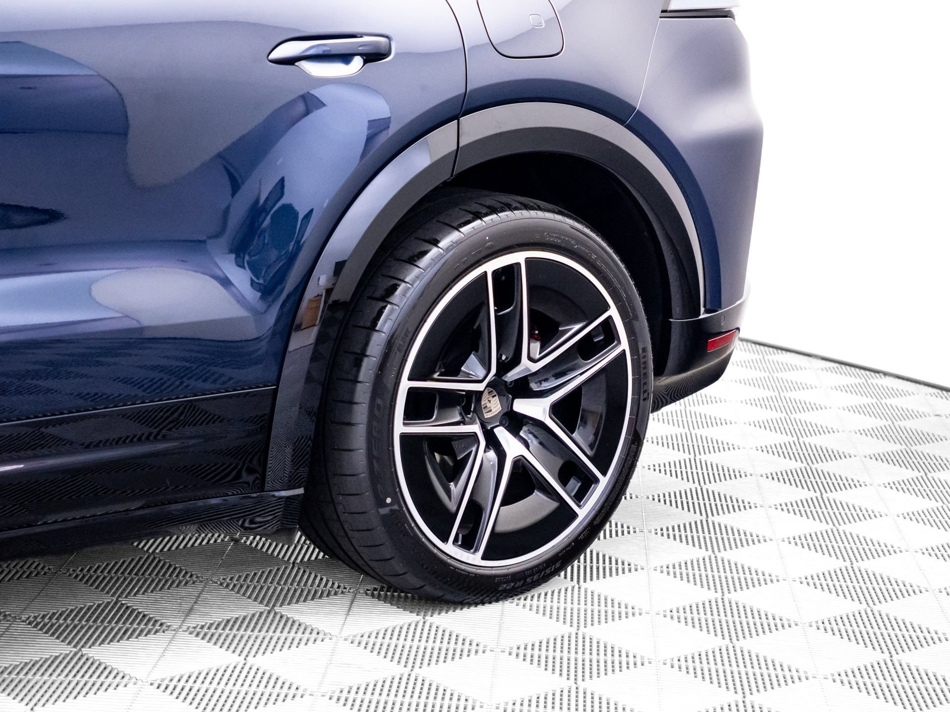 New 2026 Porsche Cayenne Turbo AWD/4WD image 40