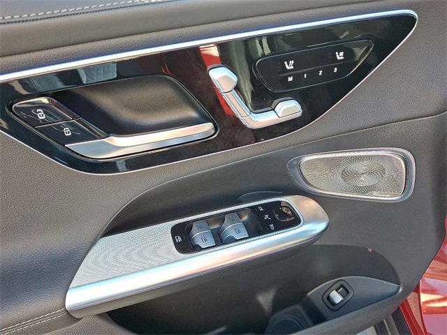 Used 2025 Mercedes-Benz GLC 300 4MATIC image 14