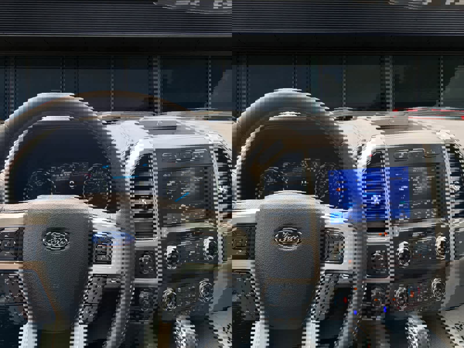 Used 2020 Ford F150 Lariat w/ Equipment Group 502A Luxury image 4