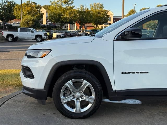Used 2023 Jeep Compass Latitude w/ Convenience Group AWD/4WD image 12