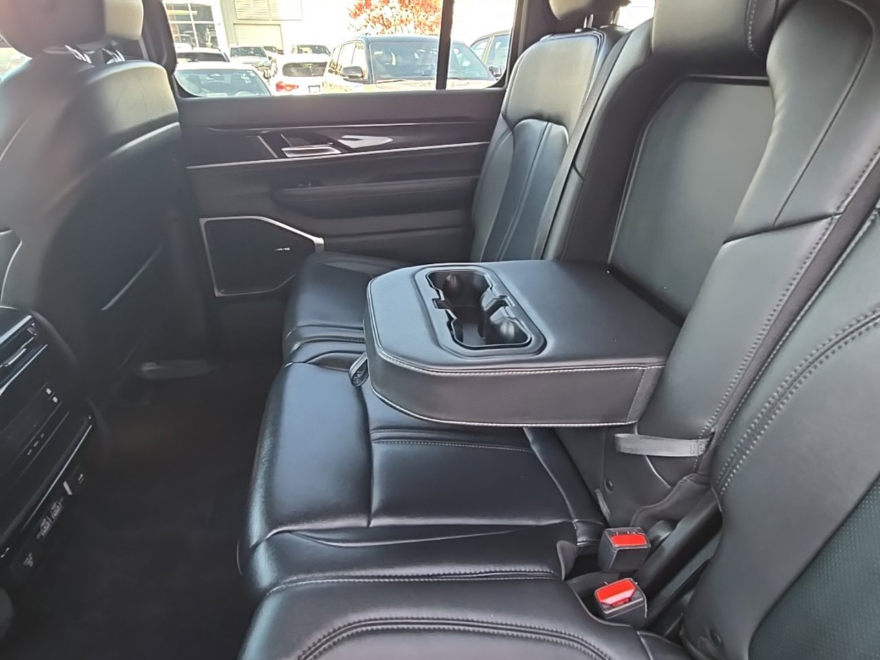 Used 2023 Jeep Wagoneer 4WD image 27