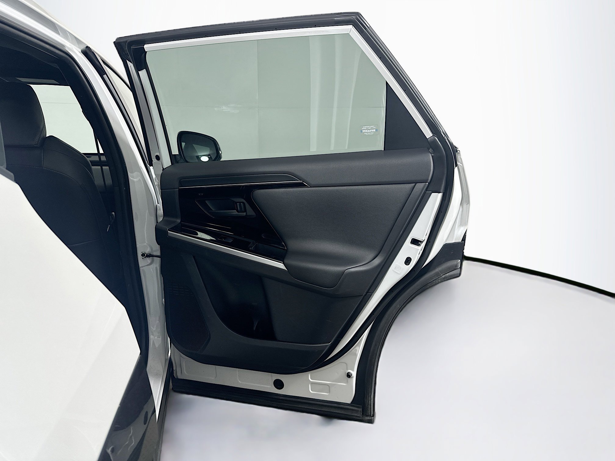 Used 2024 Toyota bZ4X XLE w/ Weather Package image 31