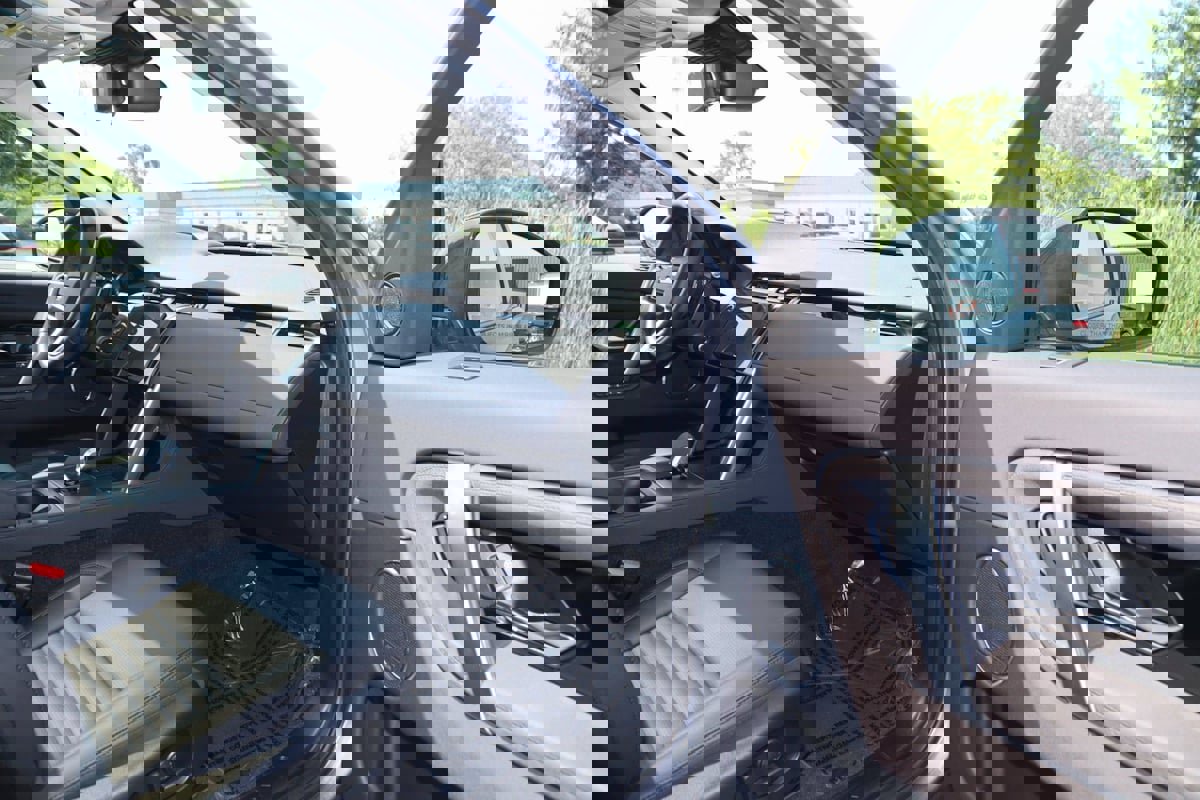 Used 2024 Land Rover Discovery Sport S image 56