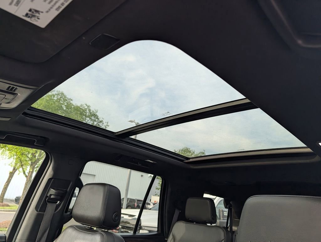 Used 2022 Chevrolet Tahoe Z71 w/ Luxury Package AWD/4WD image 28