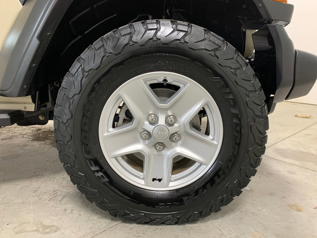 Used 2020 Jeep Gladiator Sport w/ Quick Order Package 24S image 27