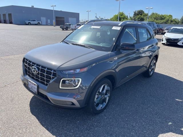 Used 2024 Hyundai Venue Limited FWD image 1
