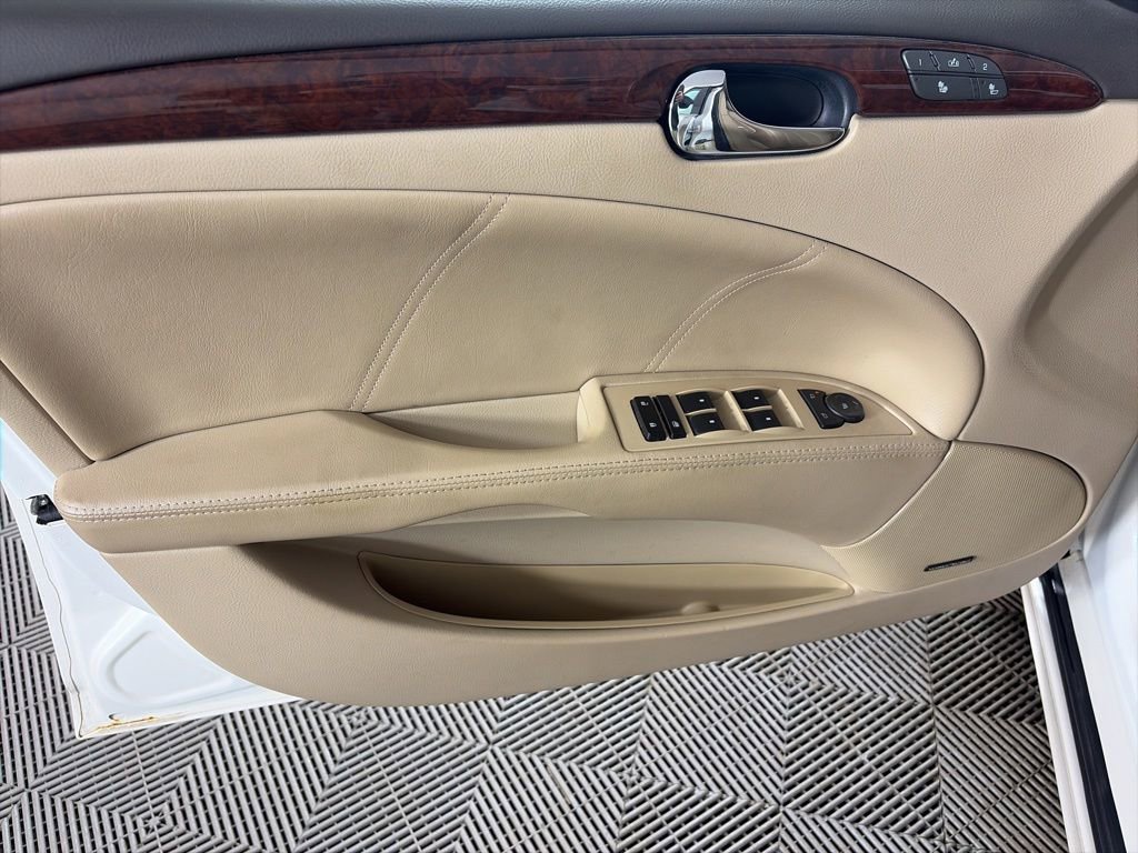 Used 2011 Buick Lucerne CXL FWD image 10