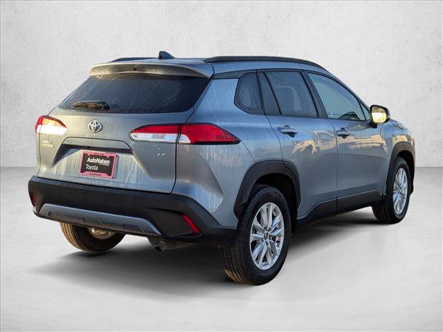 Used 2025 Toyota Corolla Cross LE image 5