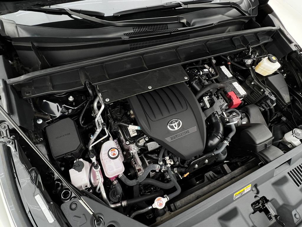 Used 2024 Toyota Highlander XLE image 29
