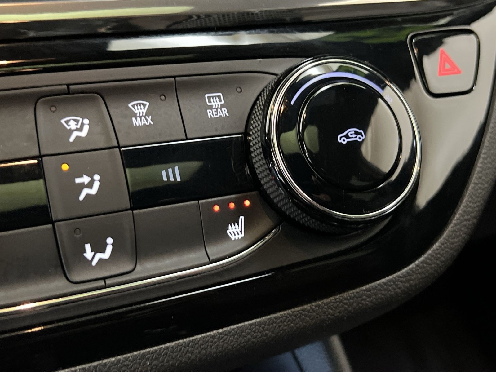 Used 2025 Buick Envista Sport Touring w/ Experience Buick Package FWD image 33