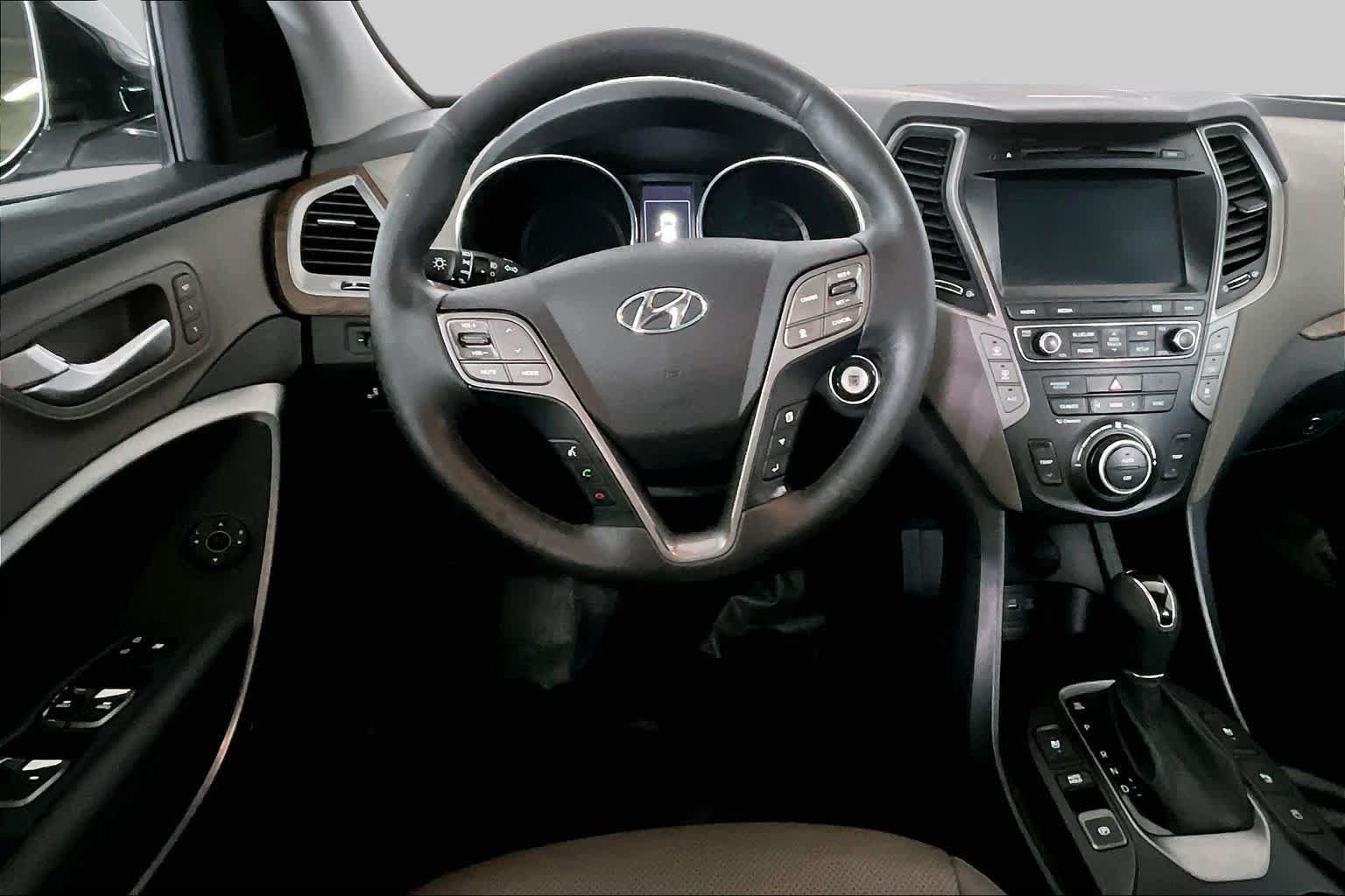 Used 2017 Hyundai Santa Fe Limited AWD/4WD image 6