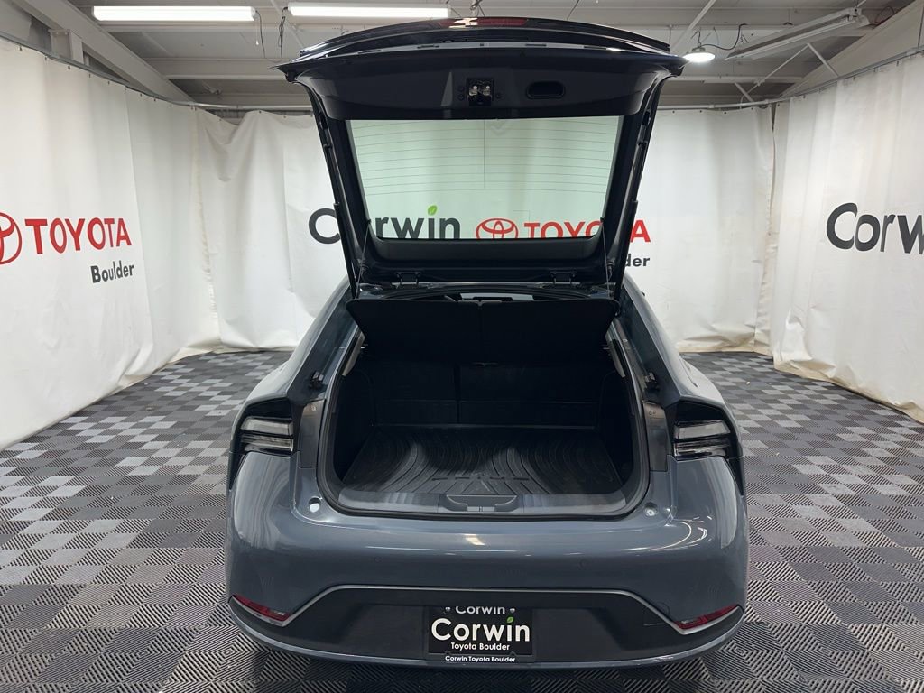 Used 2025 Toyota Prius Plug-In Hybrid image 17