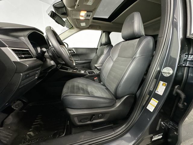 Used 2024 Mitsubishi Outlander SE image 4