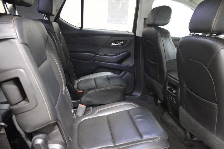 Used 2020 Chevrolet Traverse LT w/ LT Premium Package AWD/4WD image 32