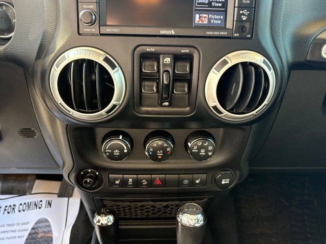 Used 2018 Jeep Wrangler Unlimited Rubicon w/ Cold Weather Group AWD/4WD image 17
