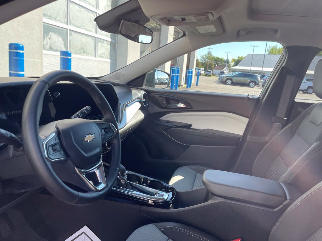 New 2026 Chevrolet Trax LT w/ Sunroof Package FWD image 15