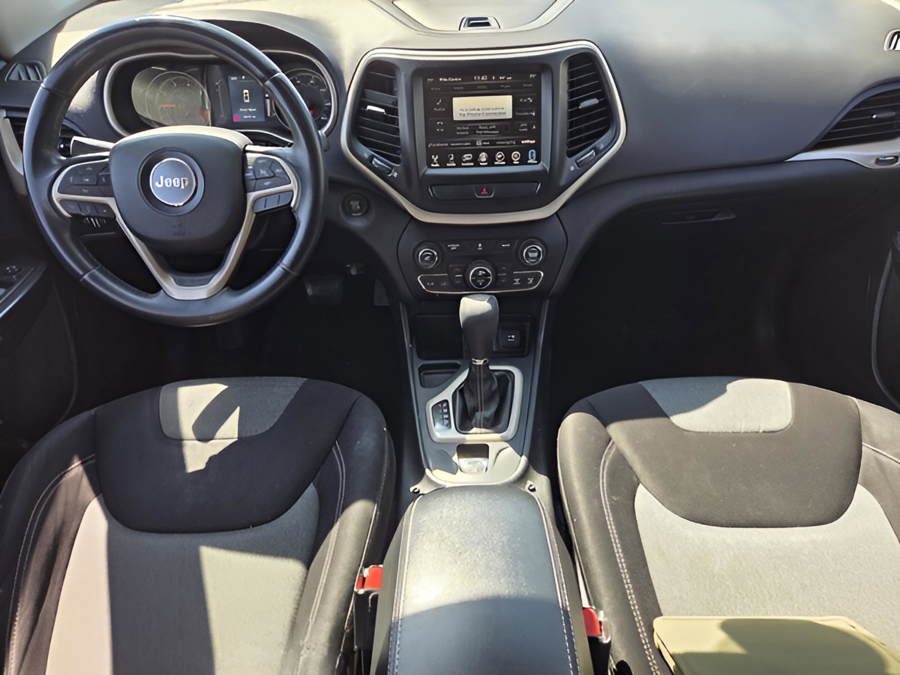 Used 2014 Jeep Cherokee Latitude w/ Comfort/Convenience Group image 18