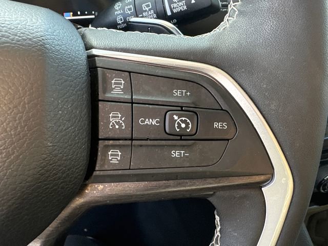 Used 2024 Jeep Grand Cherokee Limited image 23