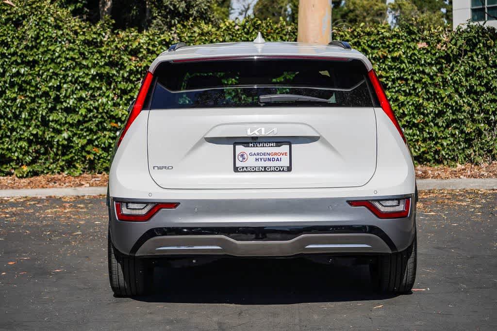 Used 2024 Kia Niro Wave w/ Wave Preserve Package FWD image 5