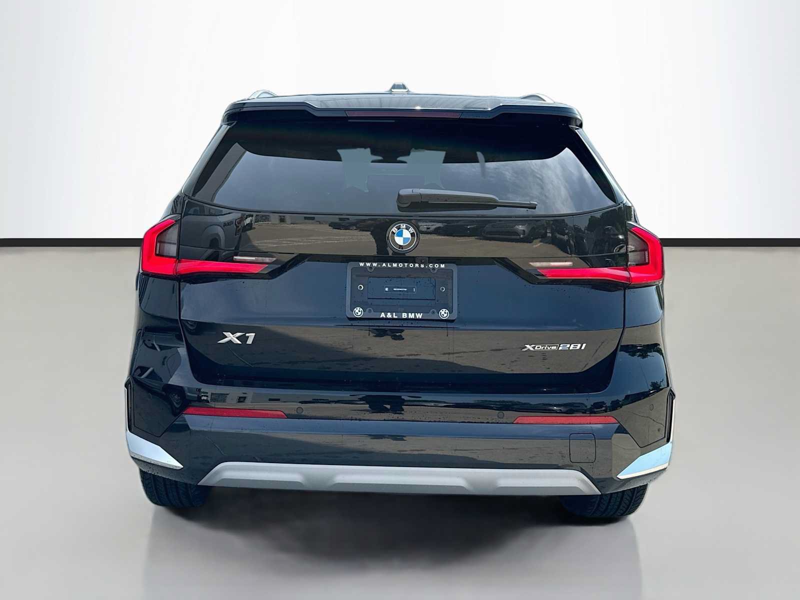 New 2027 BMW X1 xDrive28i AWD/4WD image 4