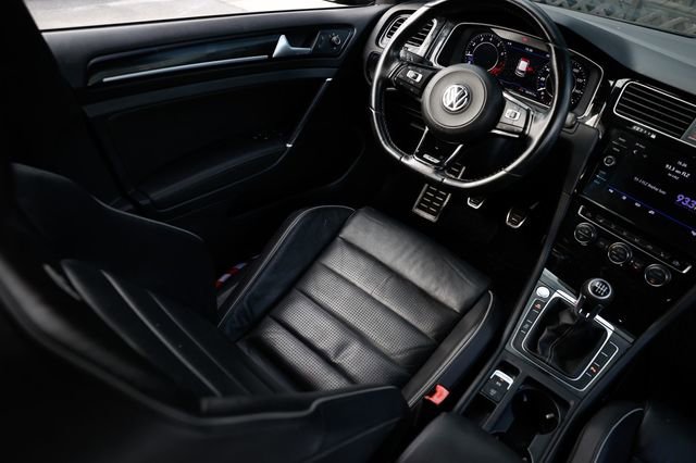 Used 2018 Volkswagen Golf R image 25