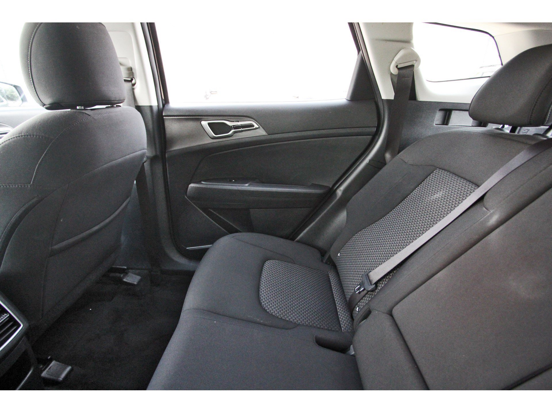 Certified 2025 Kia Sportage LX FWD image 14
